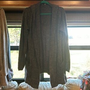 Women’s long sleeve hooded sweater size Large by Barefoot Dreams color-black